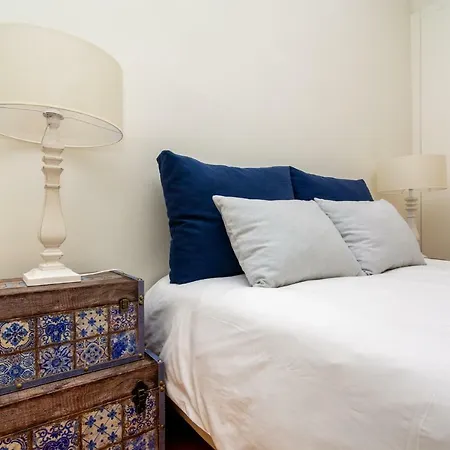 Whome | Almirante Reis Deluxe *