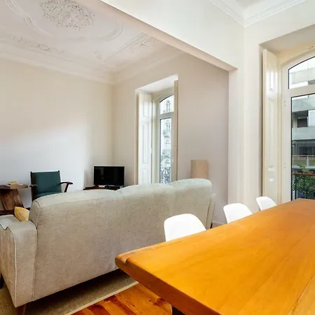 Whome | Almirante Reis Deluxe *