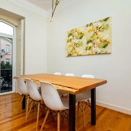 Whome | Almirante Reis Deluxe