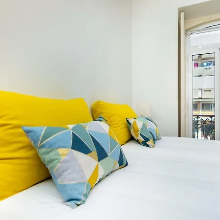 Whome | Almirante Reis Deluxe